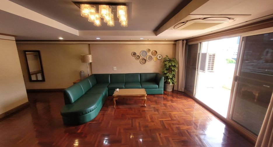 For rent 2 bedrooms condo in Watthana, Bangkok