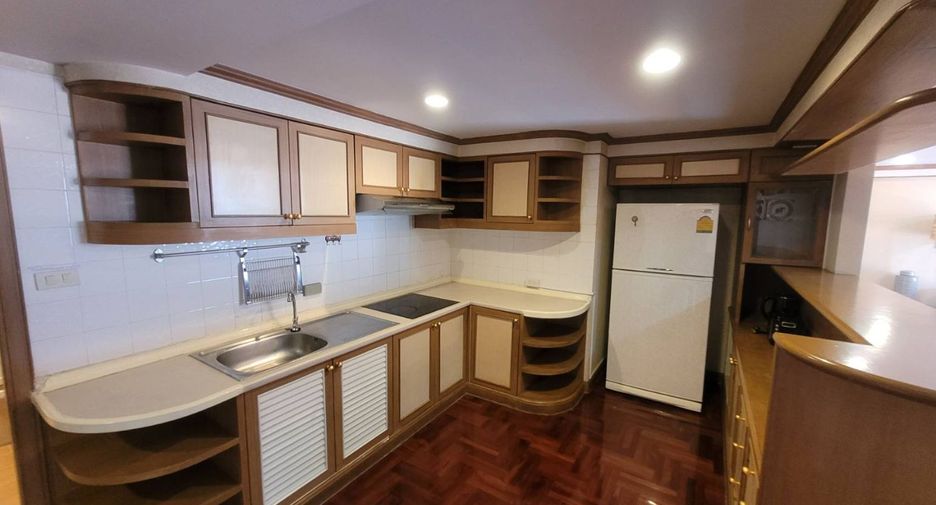 For rent 2 bedrooms condo in Watthana, Bangkok