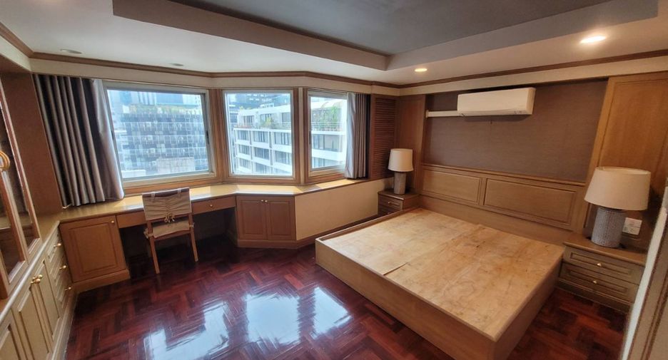 For rent 2 bedrooms condo in Watthana, Bangkok