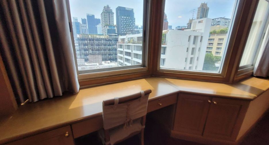 For rent 2 bedrooms condo in Watthana, Bangkok
