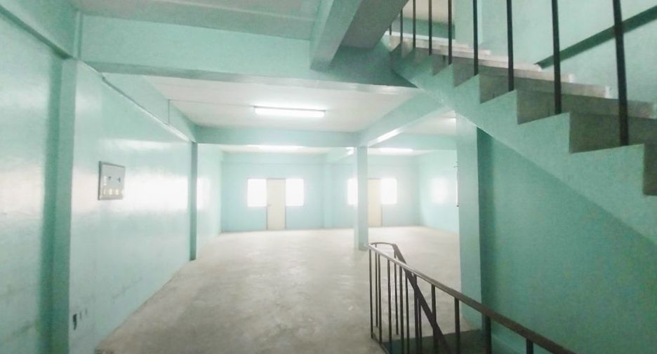 For rent 1 bed retail Space in Huai Khwang, Bangkok
