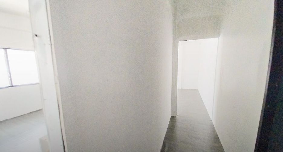 For rent 1 bed retail Space in Huai Khwang, Bangkok