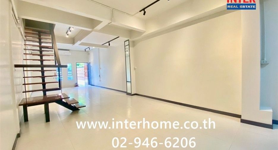 For sale 2 bedrooms townhouse in Khlong Toei, Bangkok