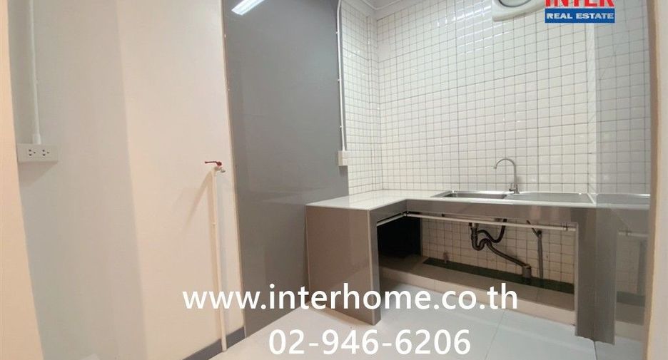 For sale 2 bedrooms townhouse in Khlong Toei, Bangkok