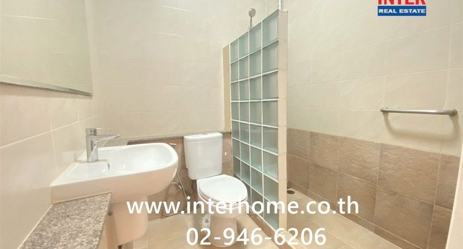 For sale 2 bedrooms townhouse in Khlong Toei, Bangkok