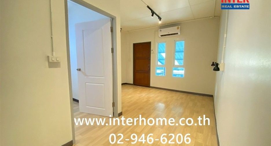 For sale 2 bedrooms townhouse in Khlong Toei, Bangkok