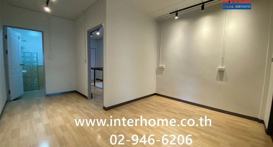 For sale 2 bedrooms townhouse in Khlong Toei, Bangkok