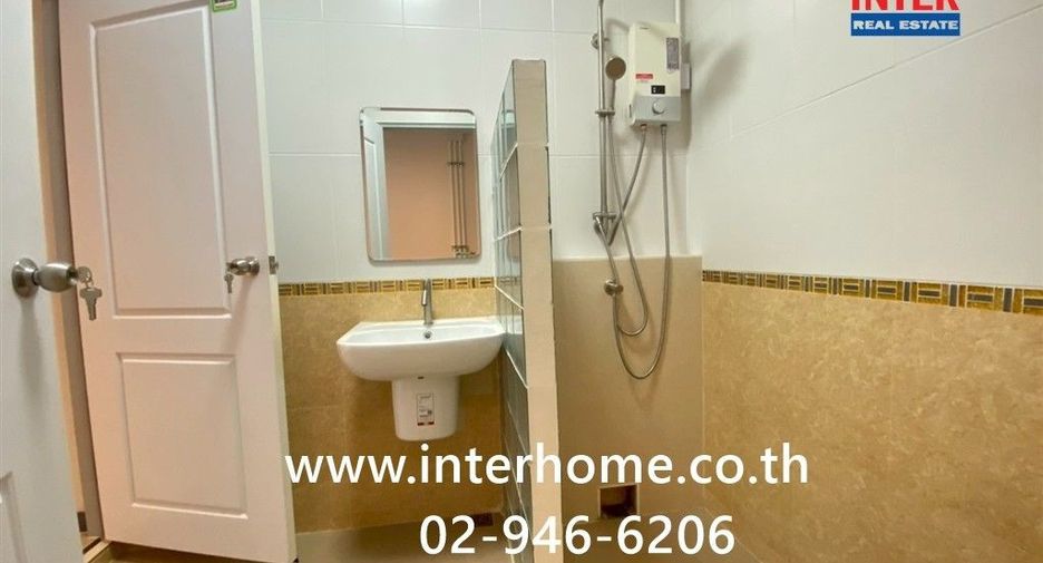 For sale 2 bedrooms townhouse in Khlong Toei, Bangkok
