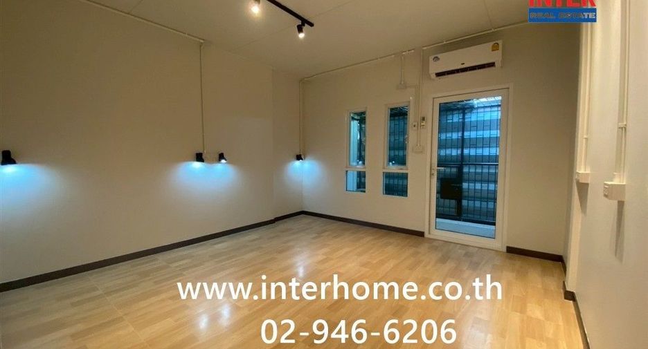 For sale 2 bedrooms townhouse in Khlong Toei, Bangkok
