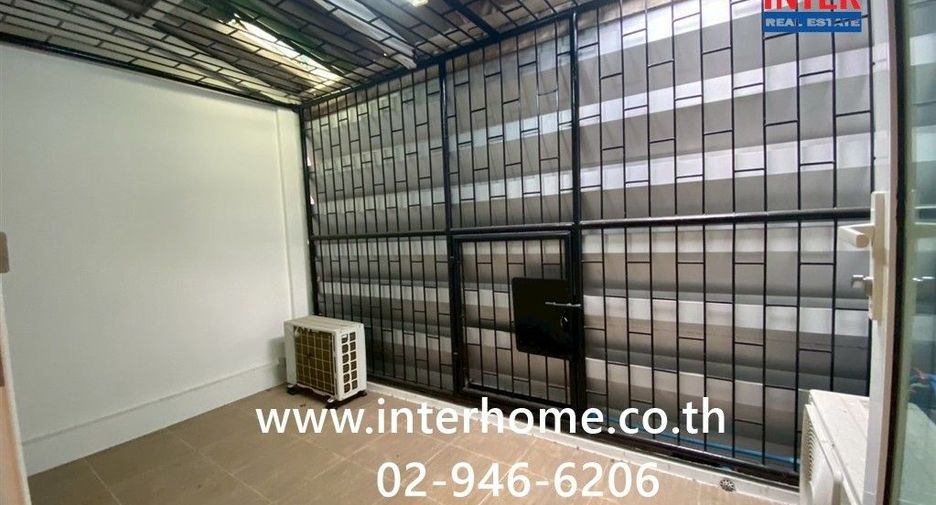 For sale 2 bedrooms townhouse in Khlong Toei, Bangkok