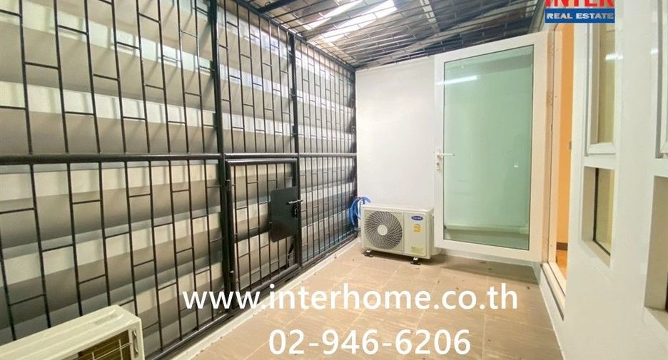 For sale 2 bedrooms townhouse in Khlong Toei, Bangkok