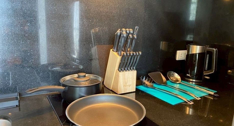 For rent 1 bed condo in Khlong Toei, Bangkok