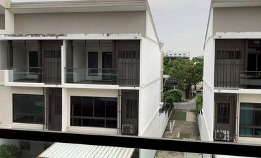 For rent 3 bedrooms townhouse in Lat Phrao, Bangkok