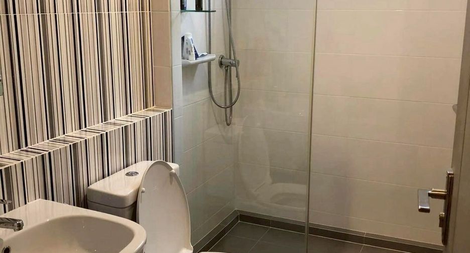 For rent 3 bedrooms townhouse in Lat Phrao, Bangkok
