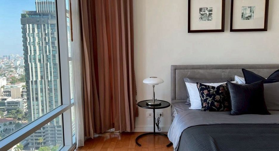 For rent 2 bedrooms condo in Khlong Toei, Bangkok