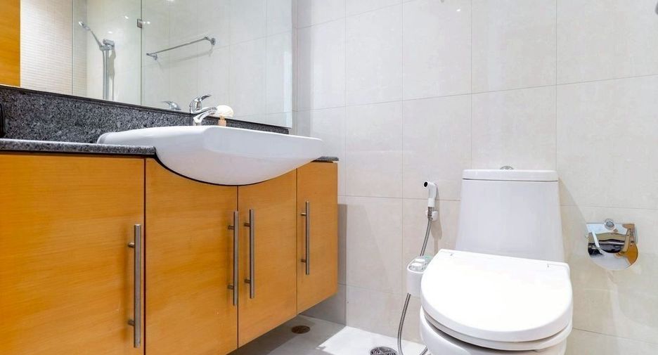 For rent 2 bedrooms condo in Khlong Toei, Bangkok
