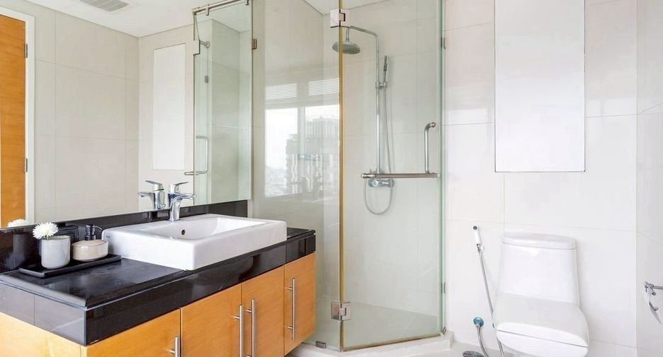 For rent 2 bedrooms condo in Khlong Toei, Bangkok