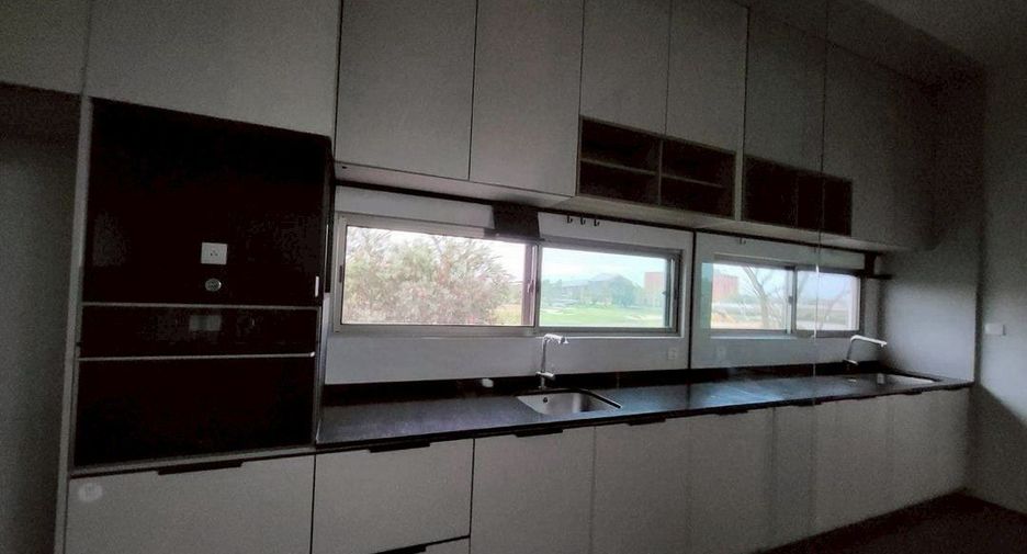 For rent 3 bedrooms house in Saphan Sung, Bangkok