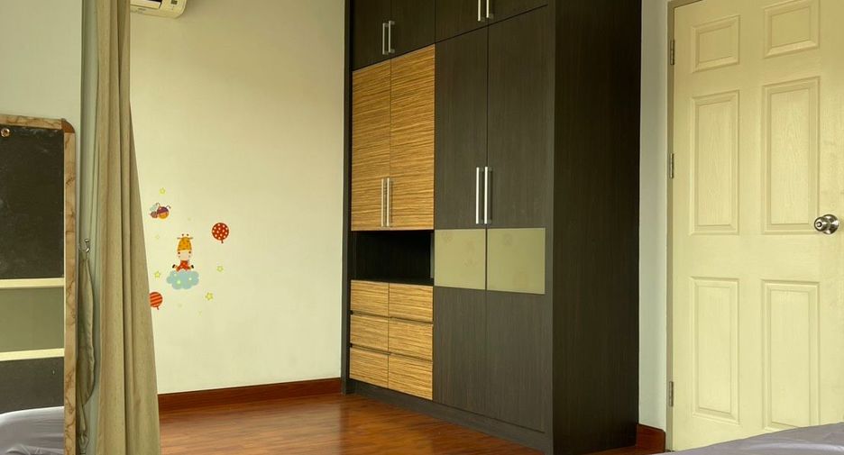 Casa adosada en venta de 3 habitaciones en Don Mueang, Bangkok