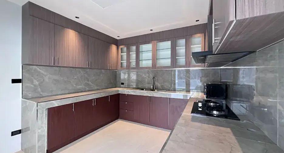 For sale 5 bedrooms house in East Pattaya, Pattaya