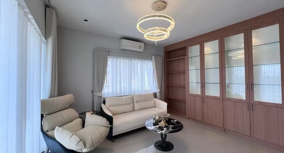 For sale 5 bedrooms house in East Pattaya, Pattaya