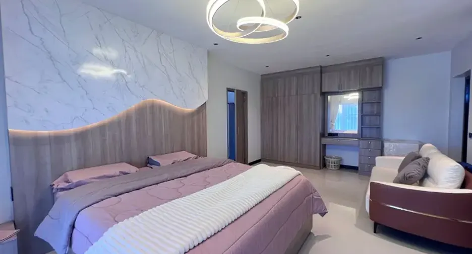 For sale 5 bedrooms house in East Pattaya, Pattaya