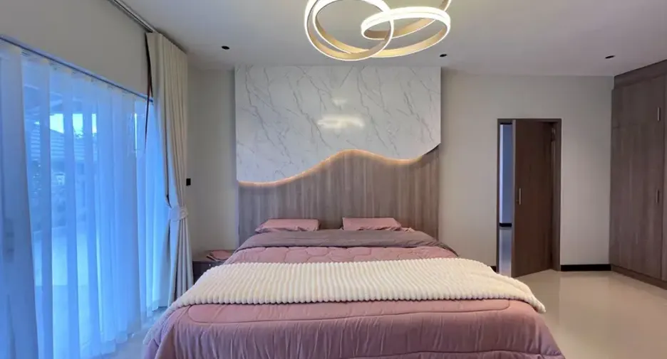 For sale 5 bedrooms house in East Pattaya, Pattaya
