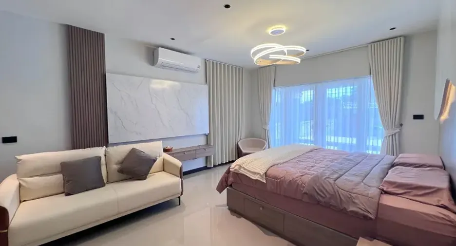 For sale 5 bedrooms house in East Pattaya, Pattaya