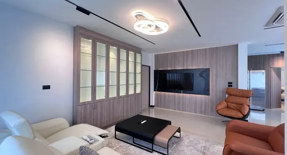 For sale 5 bedrooms house in East Pattaya, Pattaya