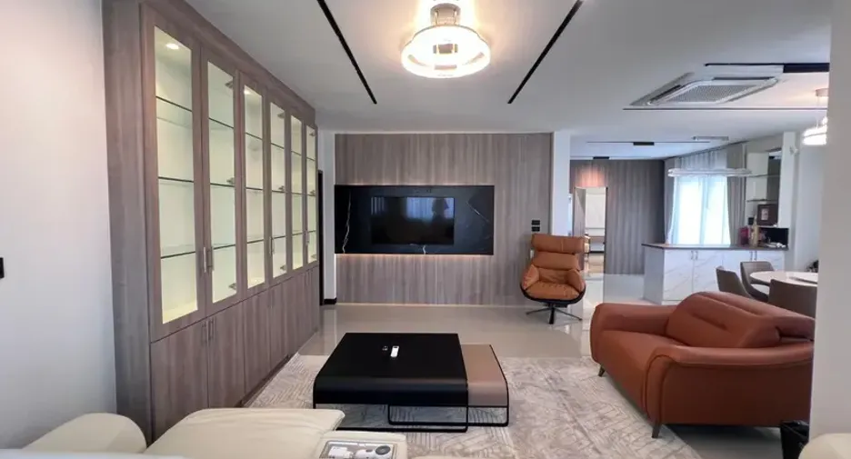 For sale 5 bedrooms house in East Pattaya, Pattaya