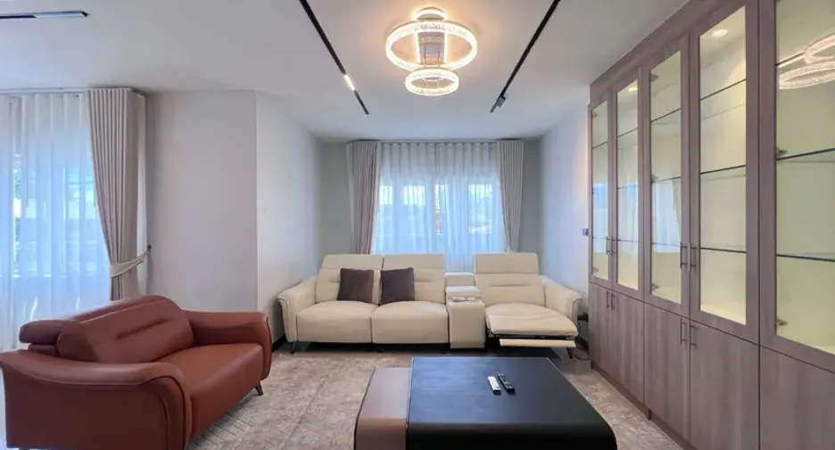 For sale 5 bedrooms house in East Pattaya, Pattaya