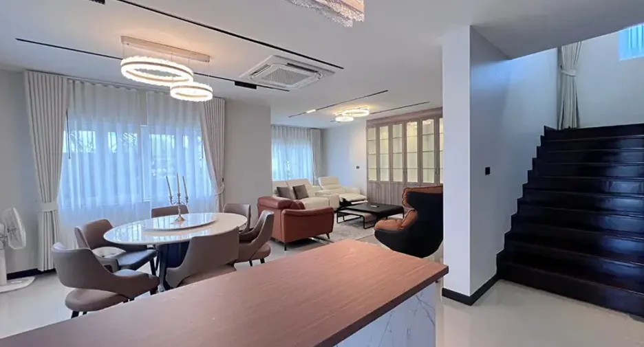 For sale 5 bedrooms house in East Pattaya, Pattaya
