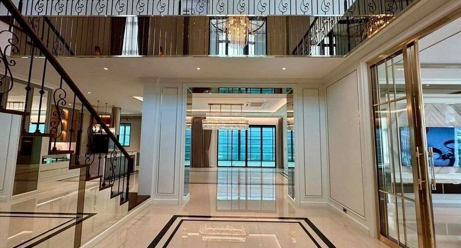 For sale 4 bedrooms house in Thawi Watthana, Bangkok