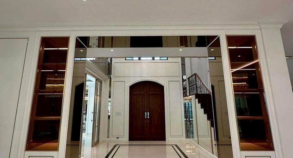 For sale 4 bedrooms house in Thawi Watthana, Bangkok