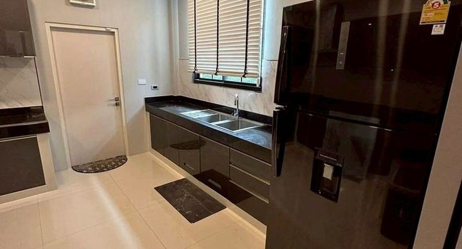 For sale 4 bedrooms house in Thawi Watthana, Bangkok