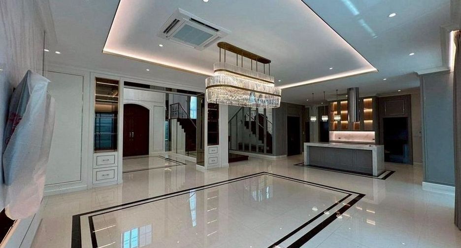 For sale 4 bedrooms house in Thawi Watthana, Bangkok