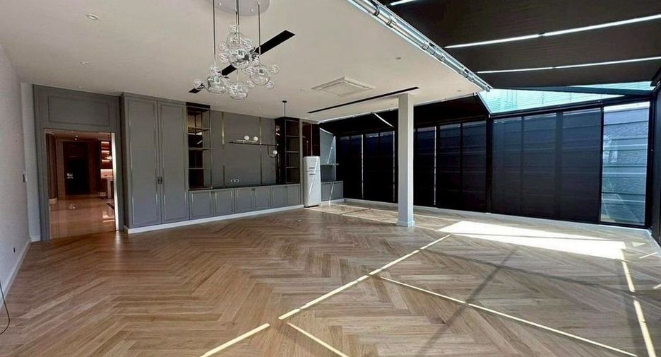 For sale 4 bedrooms house in Thawi Watthana, Bangkok