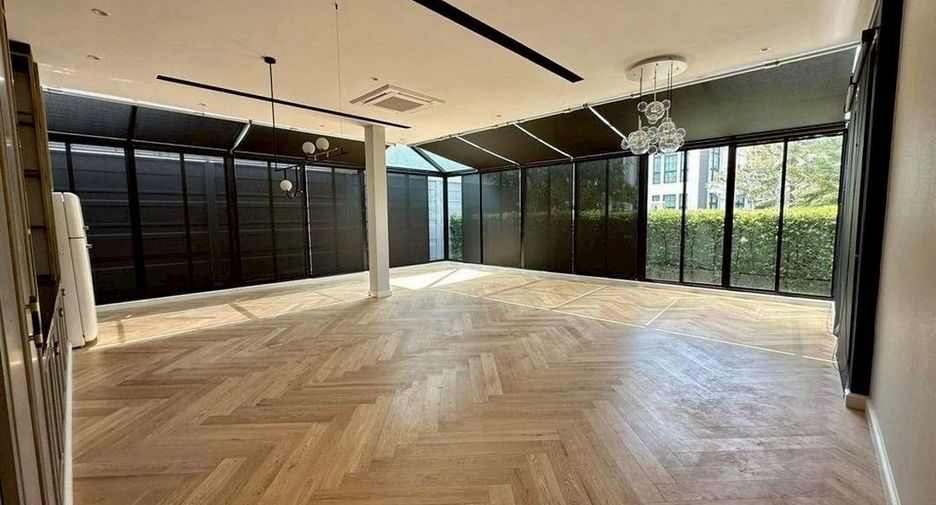 For sale 4 bedrooms house in Thawi Watthana, Bangkok