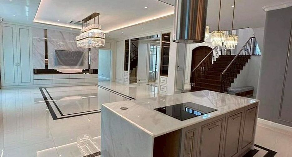For sale 4 bedrooms house in Thawi Watthana, Bangkok