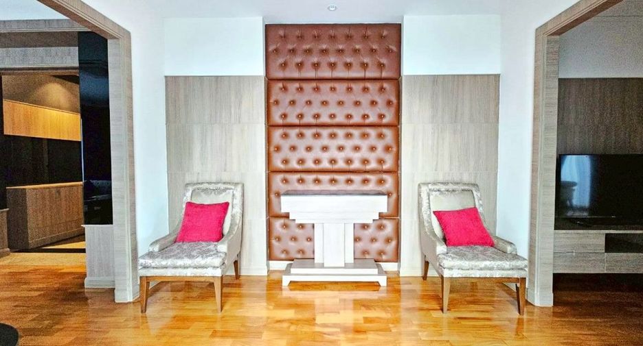 For rent 4 bedrooms apartment in Khlong Toei, Bangkok