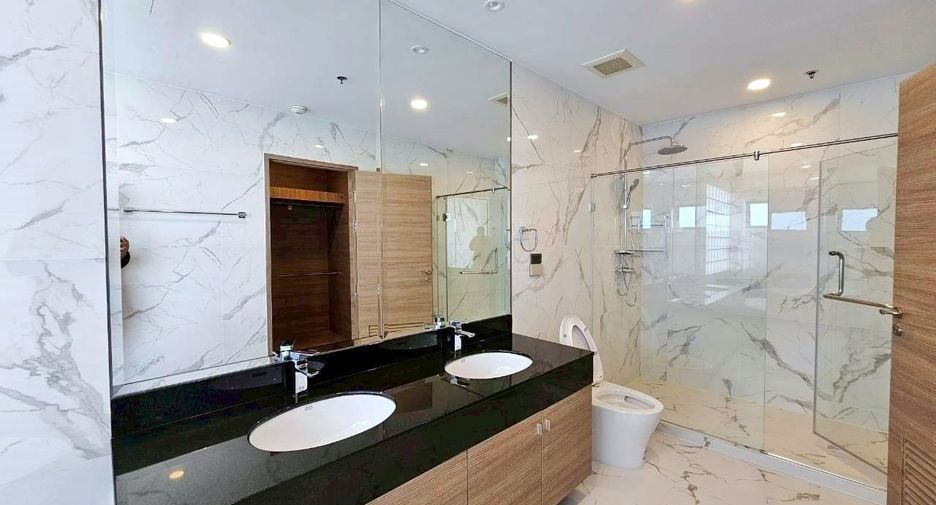 For rent 4 bedrooms apartment in Khlong Toei, Bangkok