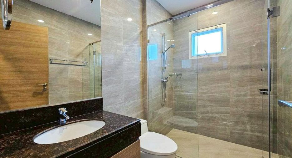 For rent 4 bedrooms apartment in Khlong Toei, Bangkok