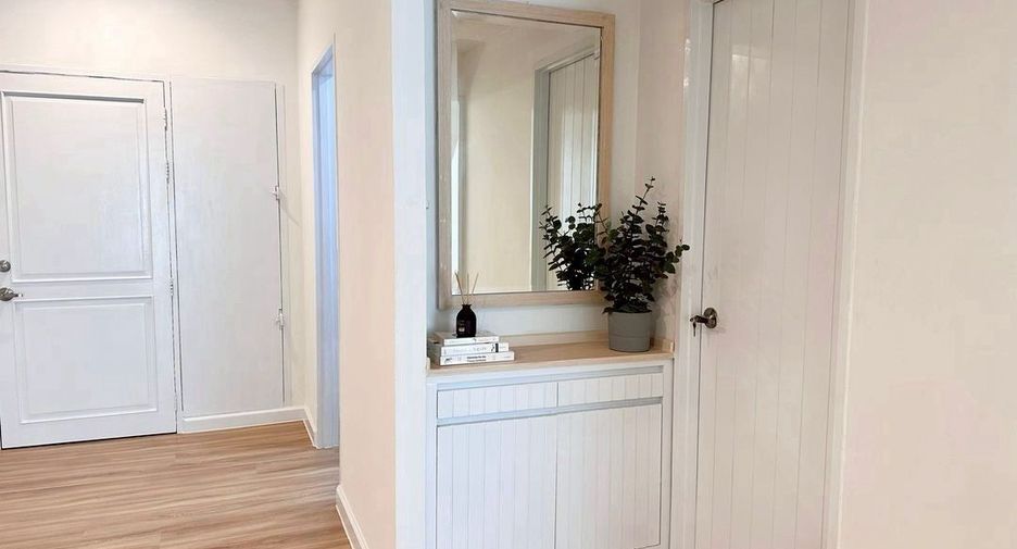 For rent 1 bed condo in Khlong San, Bangkok