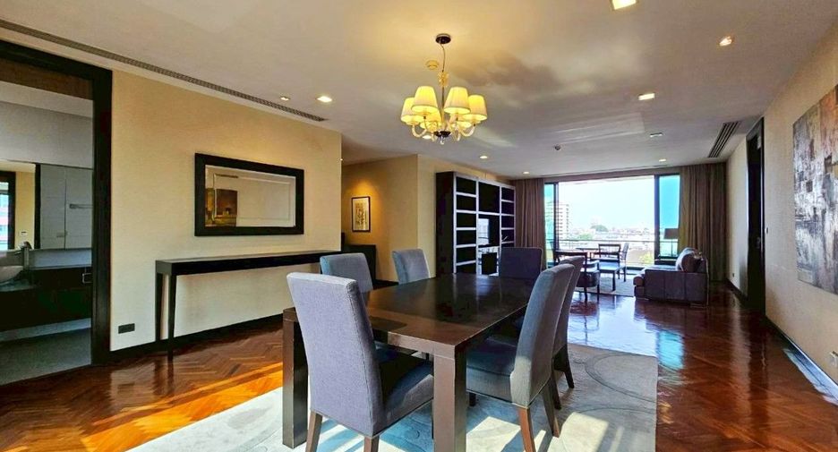 For rent 2 bedrooms apartment in Khlong Toei, Bangkok