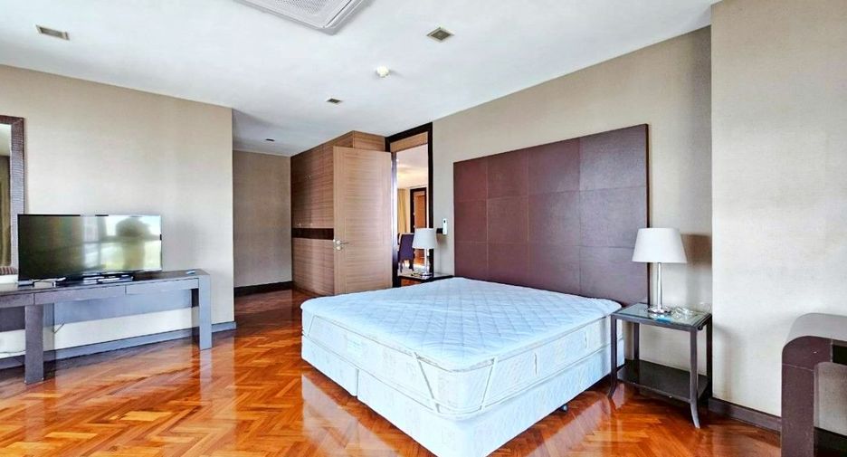 For rent 2 bedrooms apartment in Khlong Toei, Bangkok