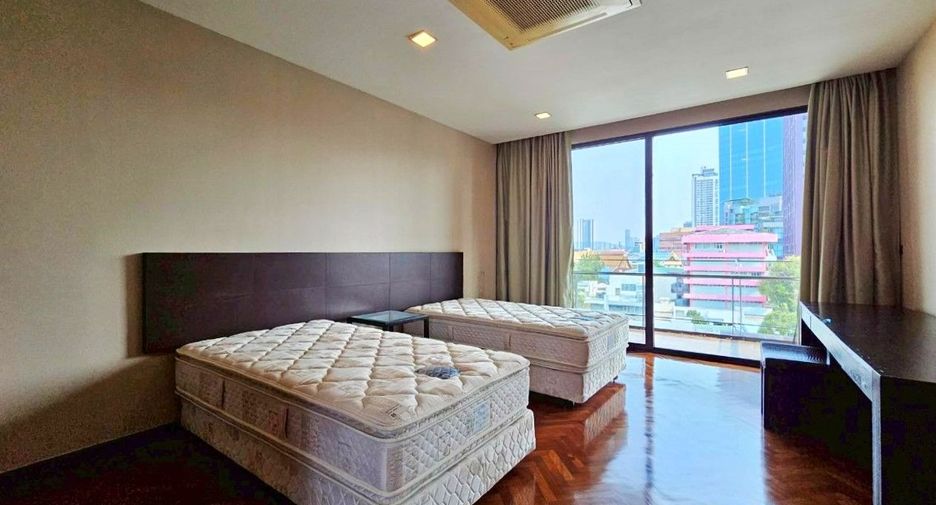 For rent 2 bedrooms apartment in Khlong Toei, Bangkok