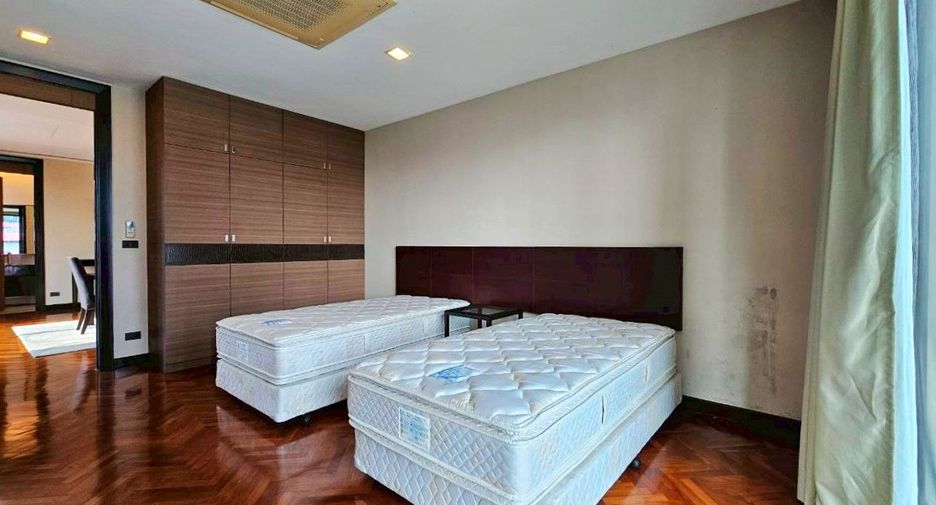 For rent 2 bedrooms apartment in Khlong Toei, Bangkok