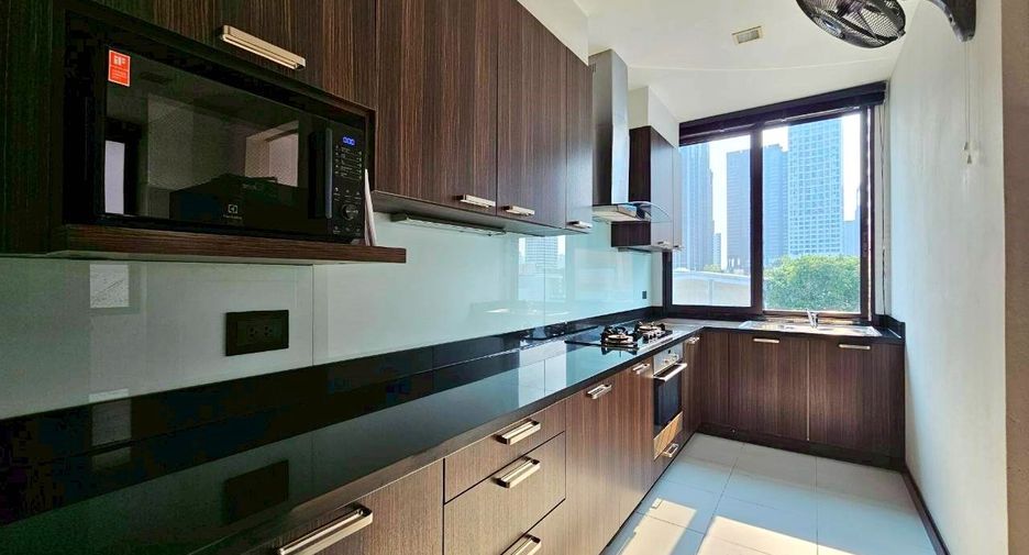 For rent 2 bedrooms apartment in Khlong Toei, Bangkok
