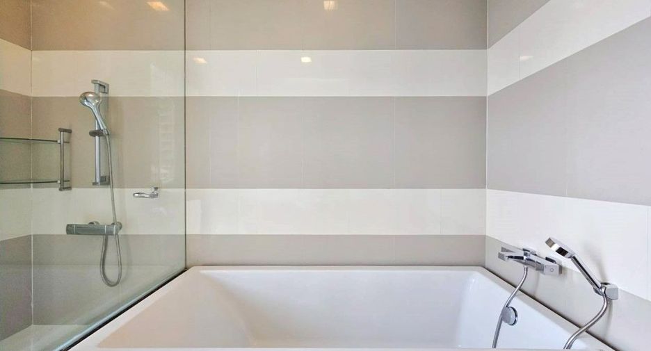 For rent 2 bedrooms apartment in Khlong Toei, Bangkok