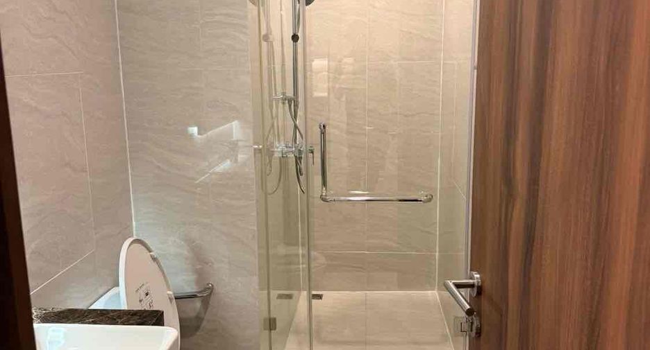 Condo en alquiler de 3 habitaciones en Watthana, Bangkok